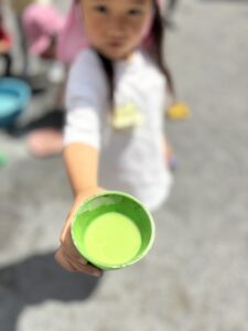 たんぽぽ組　体操と色水遊び